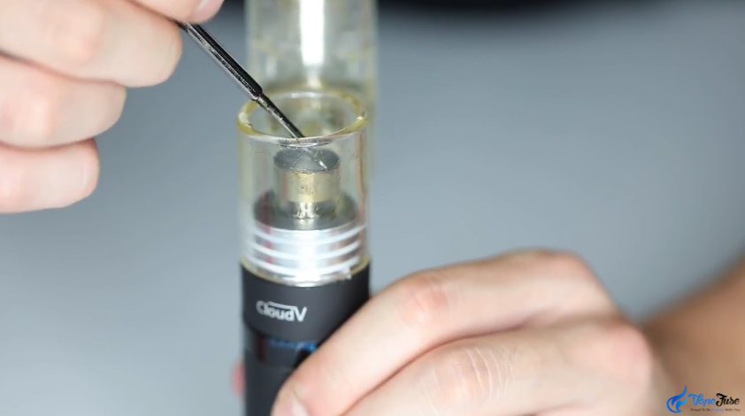 Dabbing-the-concentrates-for-Electro-Mini
