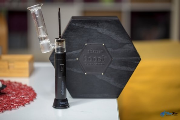 Dr Dabber Boost – Black Edition with the box