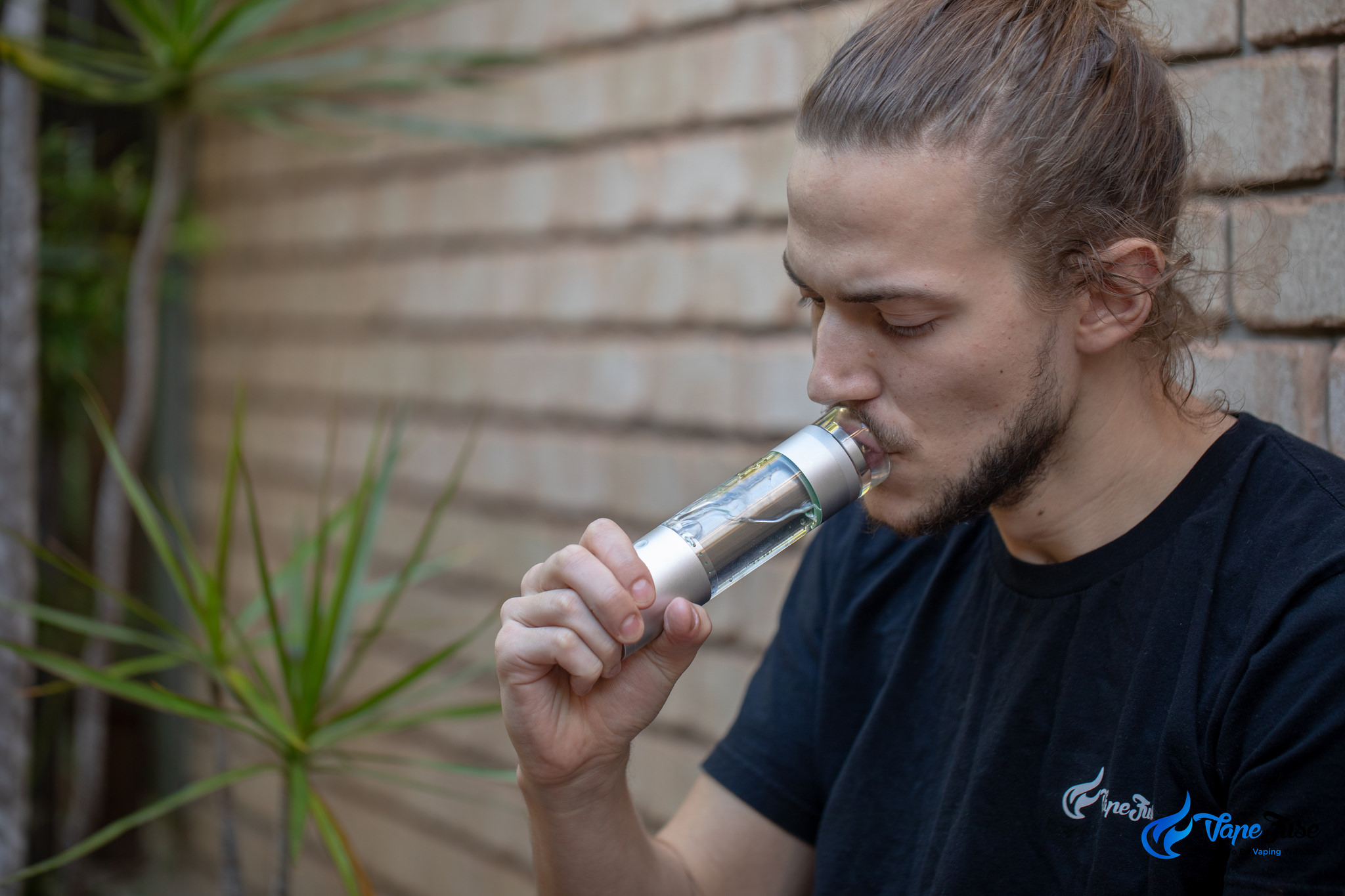 Hydrology9 Portable vaporizer in use